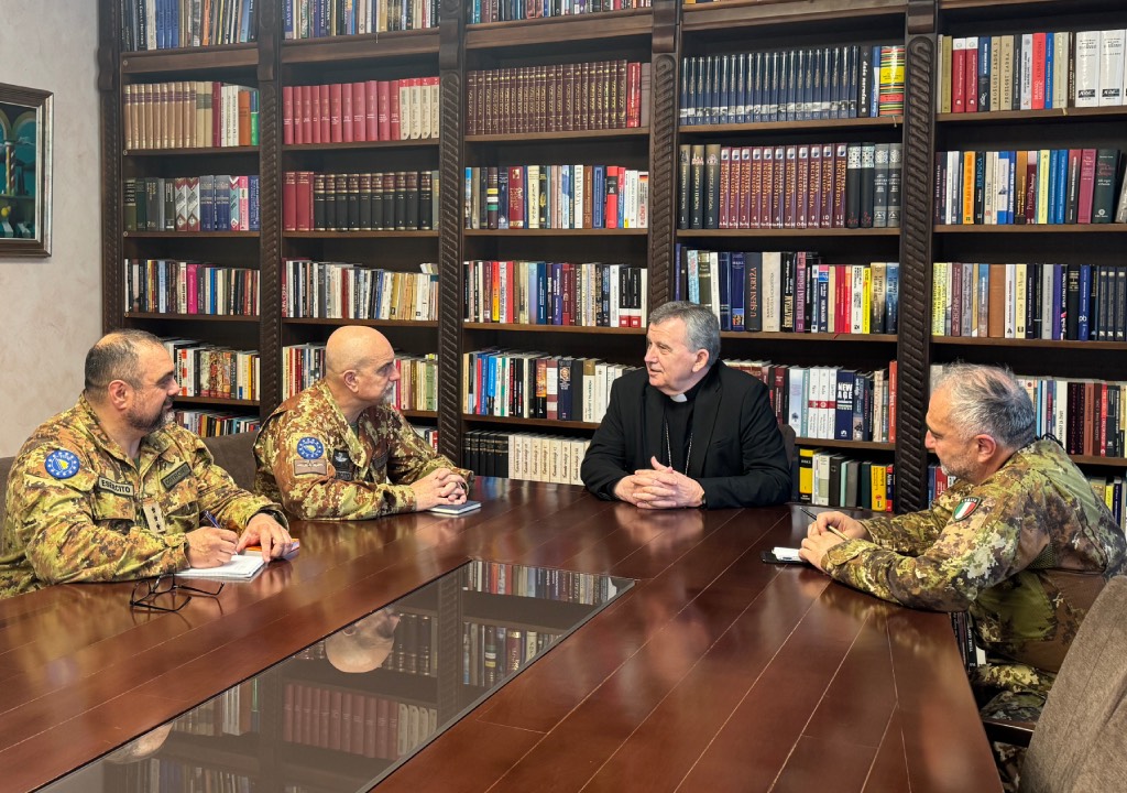Susret nadbiskupa Vukšića s predstavnicima EUFOR-a