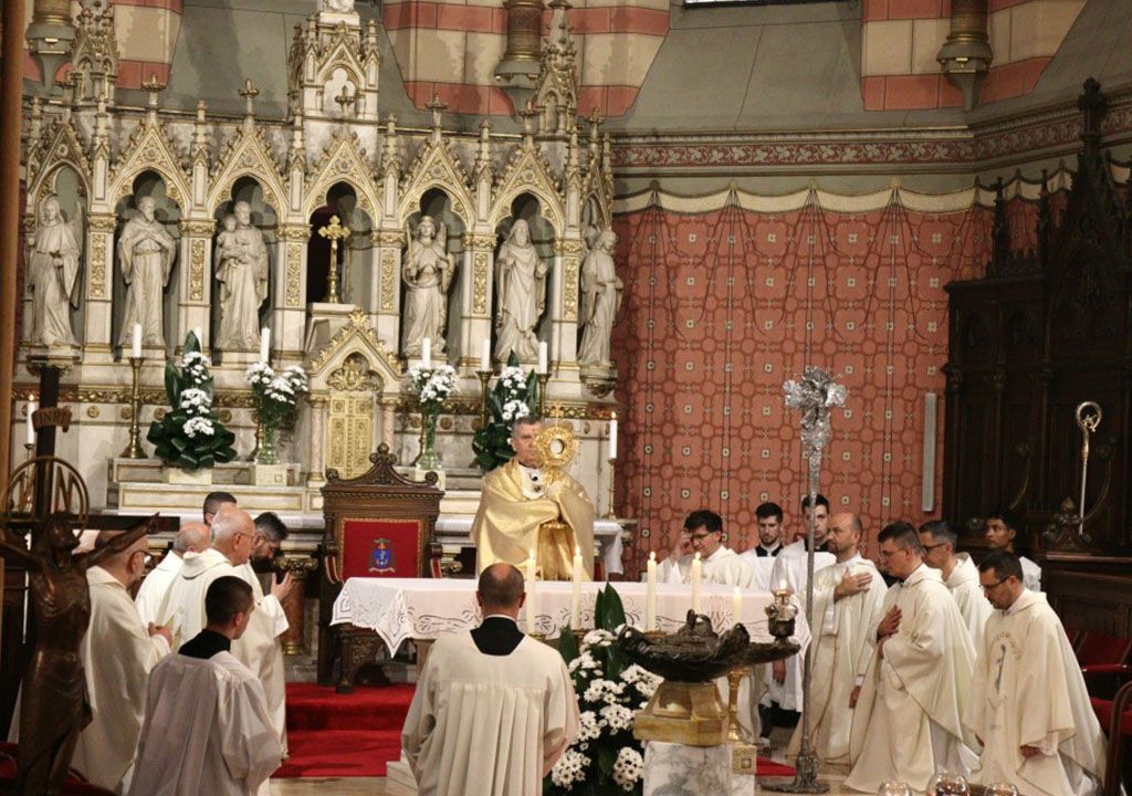 Nadbiskup Vukšić predslavio misu na Tijelovo